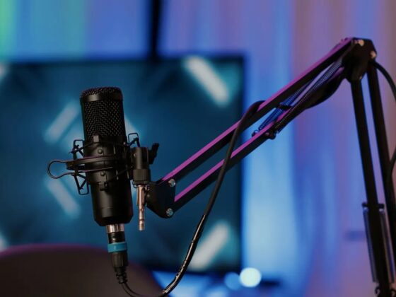 لماذا يُعدّ إنتاج البودكاست الاحترافي مفتاحاً لتعزيز علامتكم التجارية؟